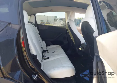 2023 Tesla Model Y Performance Dual Motor All-Wheel Drive z USA, uszkodzony, nr VIN 7SAYGDEF8PF662376